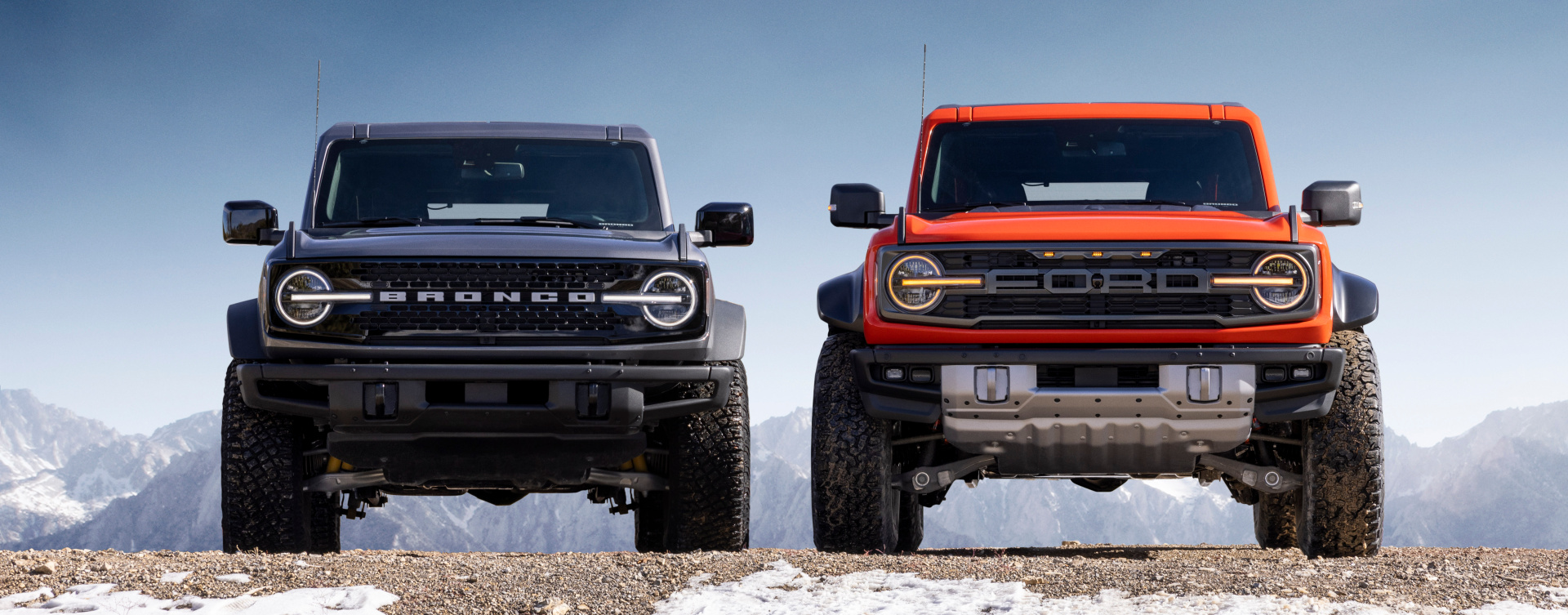 SMALL_2022 Ford Bronco Raptor_Wildtrak_01